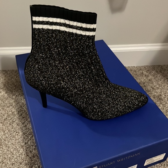 Stuart Weitzman - Picture 4 of 4